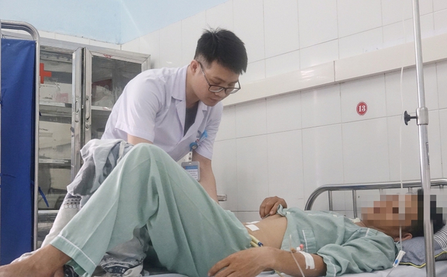 Thanh niên 34 tuổi ở Điện Biên vỡ bàng quang do mắc sai lầm sau khi uống bia- Ảnh 2.