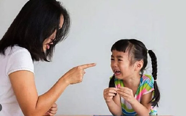 8 hành vi chưa chuẩn của cha mẹ trong dạy bảo con cái sẽ khiến trẻ càng bướng bỉnh, cục tính- Ảnh 3.