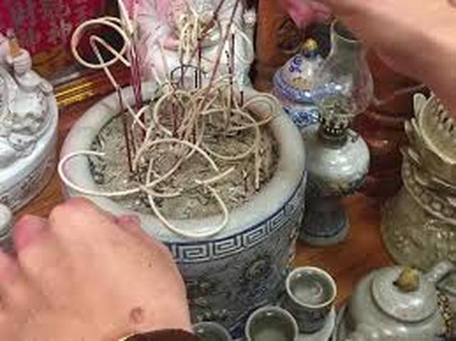 Ngày tốt nhất bao sái ban thờ và 2 cách tăng vượng khí ban thờ trong 'tháng cô hồn'- Ảnh 5. Ngày tốt nhất bao sái ban thờ và 2 cách tăng vượng khí ban thờ trong 'tháng cô hồn'- Ảnh 5.