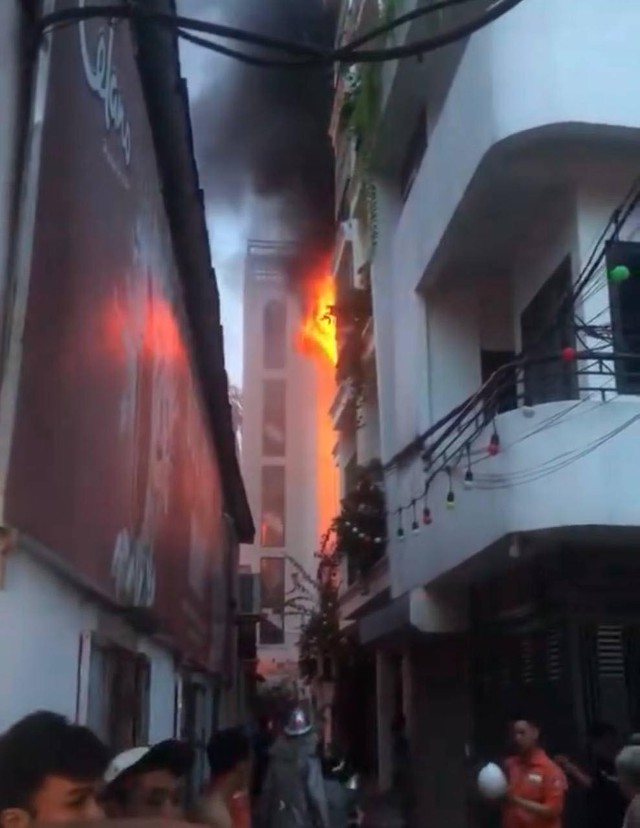 Hà Nội: Cháy lớn tại nhà dân ở Thanh Trì, may mắn không ghi nhận thương vong- Ảnh 2.