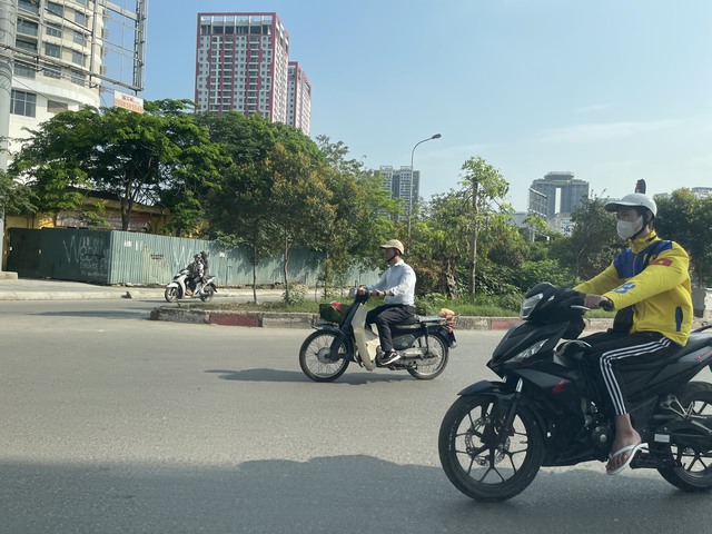 Hà Nội và miền Bắc nắng nóng mạnh ban ngày, chiều tối có sự thay đổi hình thái thời tiết- Ảnh 2.