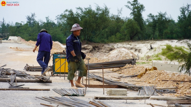 Tuyến đường hơn 2 nghìn tỷ đồng chạy dọc biển Quảng Bình vướng mặt bằng- Ảnh 3.