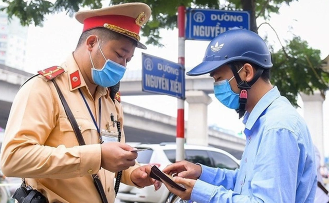 Tin sáng 3/8: Năm nay, không dùng ngữ liệu trong SGK để kiểm tra môn Ngữ văn; Những nhóm hành vi nào bị trừ hết 12 điểm giấy phép lái xe?- Ảnh 3.