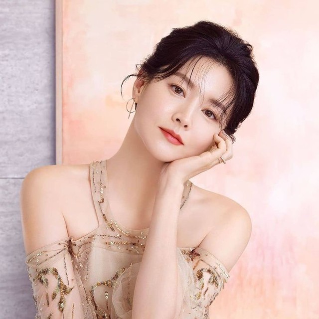 Lee Young Ae tận dụng củ khoai tây để chăm da hiệu quả