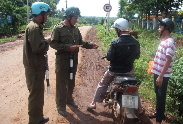 Bộ Công an đề xuất Công an xã được phép xử lý vi phạm những lỗi gì của người tham gia giao thông?- Ảnh 2.