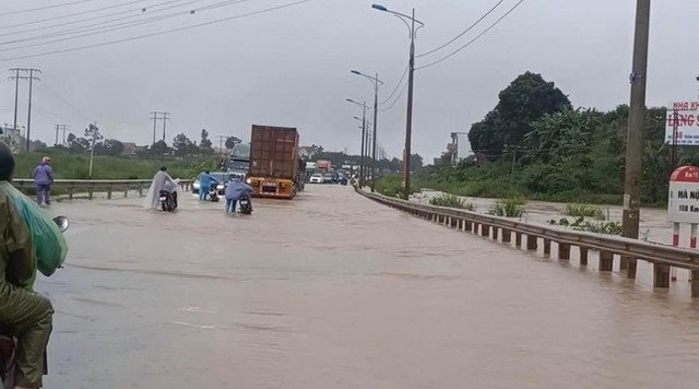 Tin sáng 4/8: La Nina sắp bắt đầu, mưa lũ dồn dập và khắc nghiệt; đề xuất phạt 1 triệu đồng khi để trẻ dưới 10 tuổi ngồi hàng ghế trước ô tô- Ảnh 2.