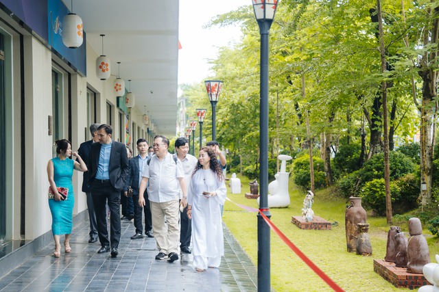 Ra mắt Làng Mỹ thuật Việt Nam và Trung tâm Trưng bày Triển lãm tranh Quốc tế tại Phú Thọ- Ảnh 1.