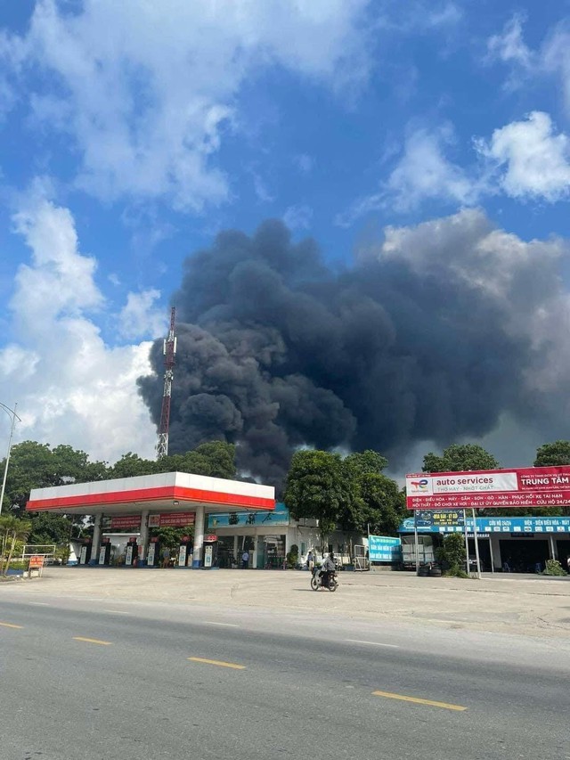 Hà Nội: Cháy lớn tại khu công nghiệp ở Gia Lâm, may mắn không có thiệt hại về người- Ảnh 2.