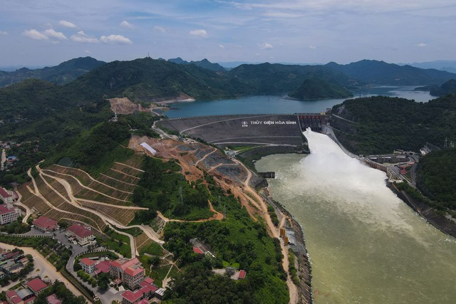 Tin sáng 6/8: Nhiều trường ĐH có lượng thí sinh đăng ký xét tuyển tăng mạnh; xử phạt người đàn ông chở con chạy xe ngược chiều gây tranh cãi- Ảnh 5.