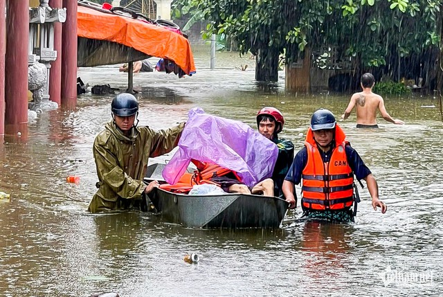 Tin sáng 12/9: Miền Bắc tiếp tục mưa lớn nhiều nơi; rau xanh ở chợ Hà Nội tăng giá mạnh - Ảnh 3.