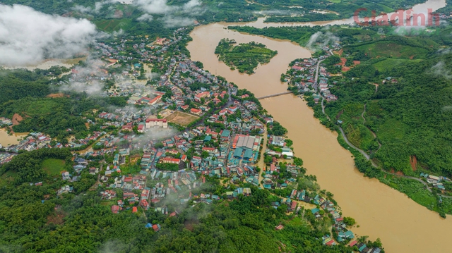 Toàn cảnh huyện Chiêm Hóa (Tuyên Quang) chìm trong biển nước- Ảnh 1.