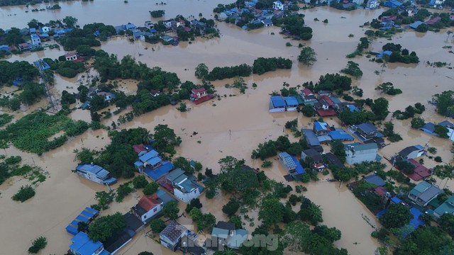 Chuyển thực phẩm hỗ trợ người dân vùng bão, lũ làm sao để đảm bảo an toàn, tránh gây độc?- Ảnh 1.