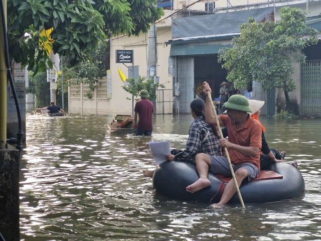 Hàng nghìn suất cơm 0 đồng được gửi tới nơi bà con đang bị ngập lụt tại Hà Nam- Ảnh 5.