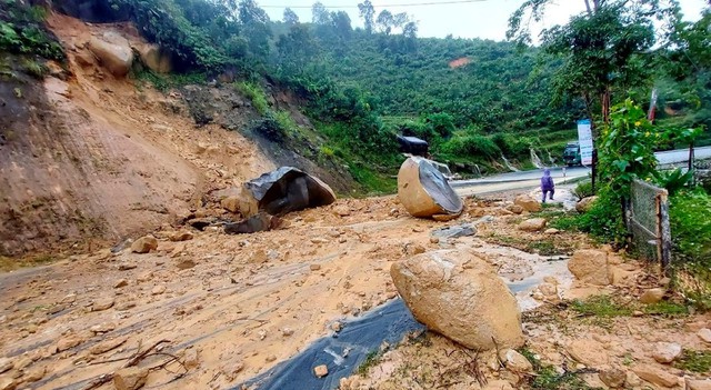 Miền Bắc lại hứng chịu những trận mưa như trút nước, nơi nào là tâm điểm mưa lớn? - Ảnh 2.