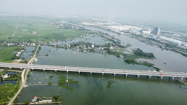 Nam Định: Nước rút chậm người dân vùng 'lũ' ở Ý Yên mòn mỏi ngày 'trở về' - Ảnh 11.