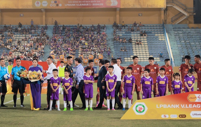 Khai mạc LPBank V.League 1- 2024/25: Mùa giải mới cùng khát vọng một nền bóng đá chuyên nghiệp- Ảnh 3.