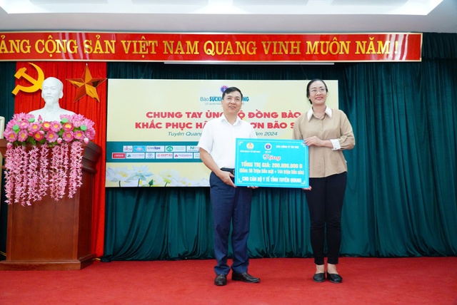 Báo SK&ĐS đưa chuyến hàng thứ 3 đến với đồng bào vùng lũ: Tấm lòng bạn đọc sẻ chia thiết thực ở Tuyên Quang - Ảnh 5.