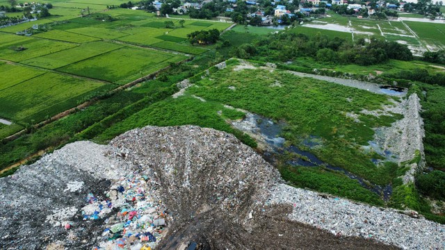 Hình ảnh 'kinh hoàng' xung quanh bãi chôn lấp rác của Công ty CP Môi trường Nam Định- Ảnh 3.