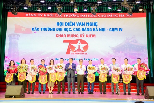 Đại học Công nghiệp Hà Nội xuất sắc đạt giải Nhất hội diễn nghệ thuật chào mừng kỷ niệm 70 năm Giải phóng Thủ đô (10/10/1954 - 10/10/2024)- Ảnh 1.