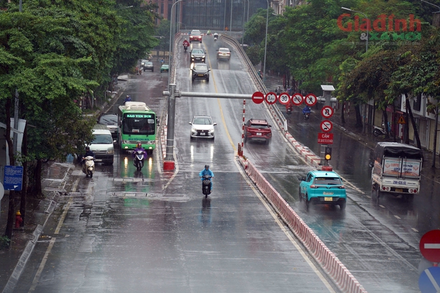 Ứng phó bão số 3: Chủ tịch UBND TP Hà Nội khuyến cáo người dân không ra khỏi nhà để tránh thiệt hại về người- Ảnh 2.