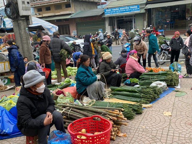 Độc đáo chợ phiên những ngày cuối năm ở Bắc Kạn - Ảnh 2.