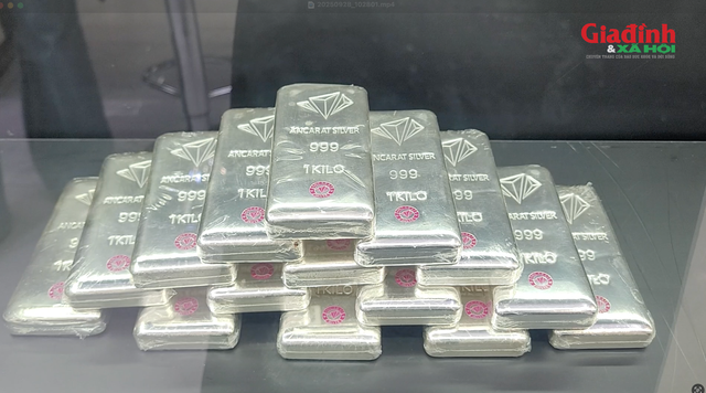 Giá bạc 1 / 10 tăng cao , người dân chuyển sang tích sản thay vàng - Ảnh 3.