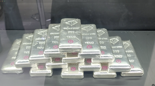 Giá bạc hôm nay 17 / 10: Xu hướng giảm giá sau thông tin từ Chính phủ Mỹ - Ảnh 2.