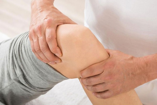 Người bệnh đau xương khớp dễ bị tái phát trong những ngày mưa bão: 4 cách phòng tránh an toàn, hiệu quả - Ảnh 3.