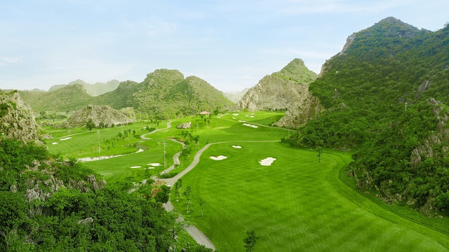 Legend Valley Country Club: Từ vùng đầm lầy hoang sơ đến 'thiên đường golf' giữa lòng Ninh Bình - Ảnh 2. Legend Valley Country Club: Từ vùng đầm lầy hoang sơ đến 'thiên đường golf' giữa lòng Ninh Bình - Ảnh 2.