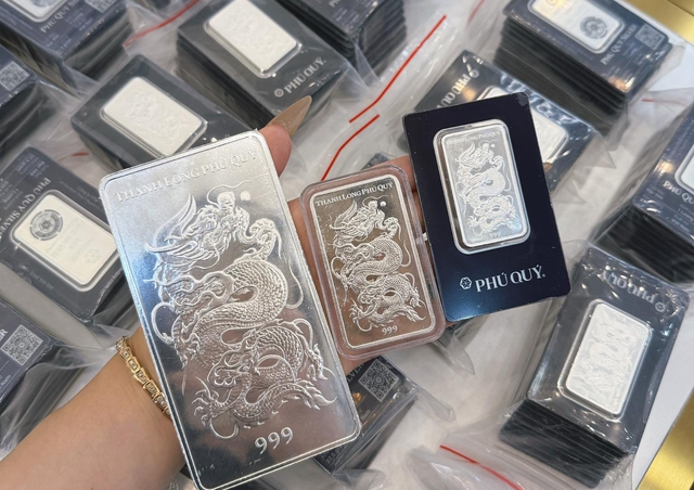 Giá bạc ngày 10/10: Bạc tăng mạnh gần 1 triệu đồng/kg trong 24 giờ - Ảnh 2. Giá bạc ngày 10/10: Bạc tăng mạnh gần 1 triệu đồng/kg trong 24 giờ - Ảnh 2.