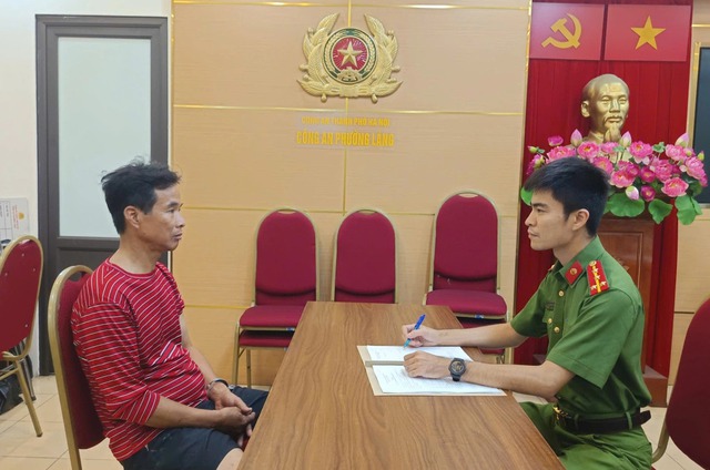 Hai lần đốt rác trên tầng thượng gây cháy lớn tại đường Đê La Thành, 1 đối tượng bị bắt khẩn cấp - Ảnh 1.