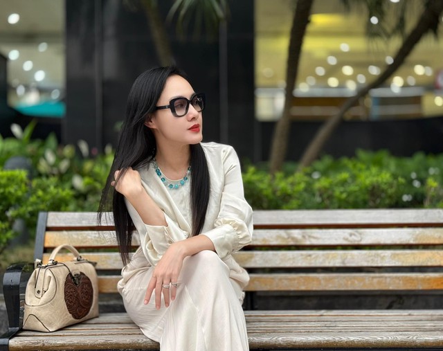 Nhan sắc BTV Hoài Anh 'thăng hạng' trong mắt khán giả nhờ cách mix đồ đúng tính cách - Ảnh 9.