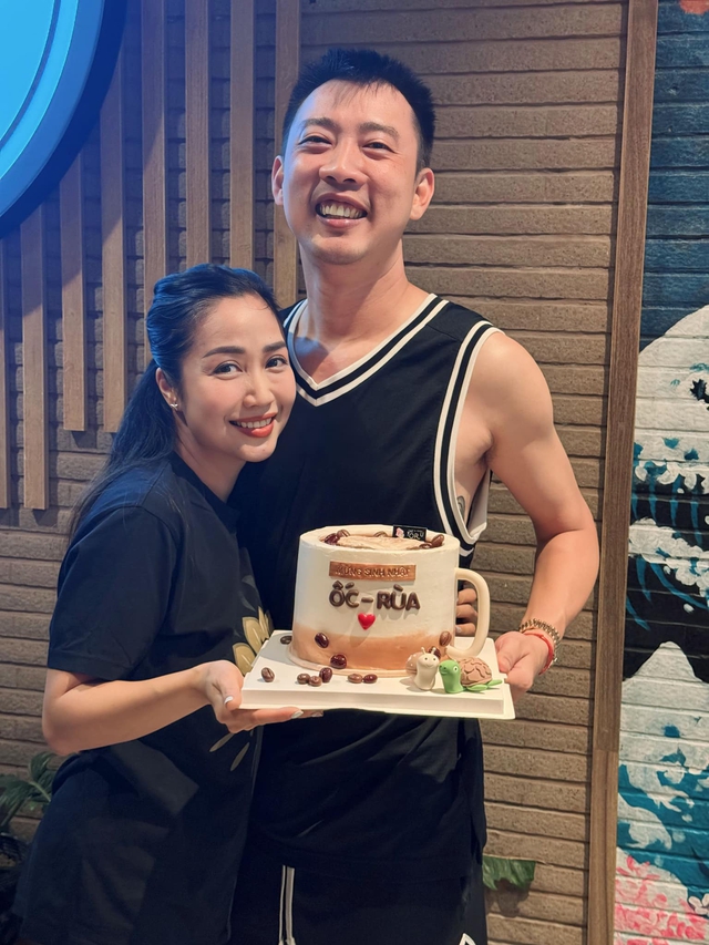 17 năm hôn nhân của vợ chồng Ốc Thanh Vân - Ảnh 4. 17 năm hôn nhân của vợ chồng Ốc Thanh Vân - Ảnh 4.