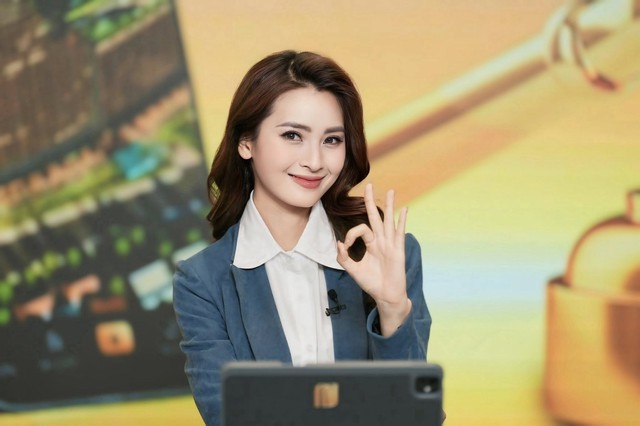 Học MC Huyền Trang 'Mù tạt' mix đồ từ công sở đến đi chơi - Ảnh 2. Học MC Huyền Trang 'Mù tạt' mix đồ từ công sở đến đi chơi - Ảnh 2.
