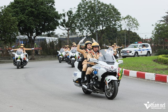 Công an Hà Nội tạm cấm nhiều tuyến đường trong 3 ngày , Shark Bình ly hôn tin đồn ra sao? - Ảnh 1. Công an Hà Nội tạm cấm nhiều tuyến đường trong 3 ngày , Shark Bình ly hôn tin đồn ra sao? - Ảnh 1.