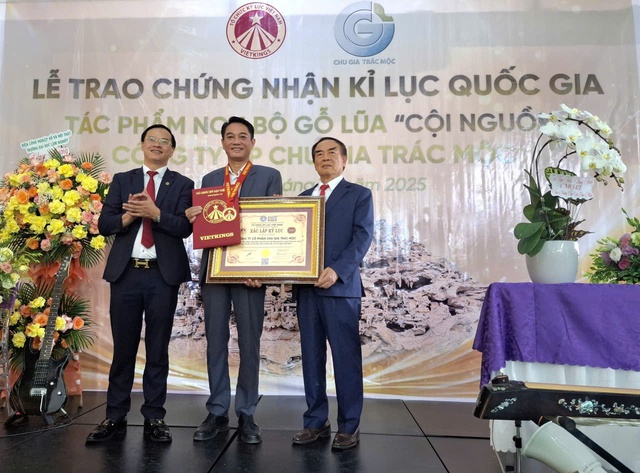 Non bộ ' Cội nguồn ' tôn vinh văn hóa dân tộc và xác lập Kỷ lục Việt Nam - Ảnh 1. Non bộ ' Cội nguồn ' tôn vinh văn hóa dân tộc và xác lập Kỷ lục Việt Nam - Ảnh 1.