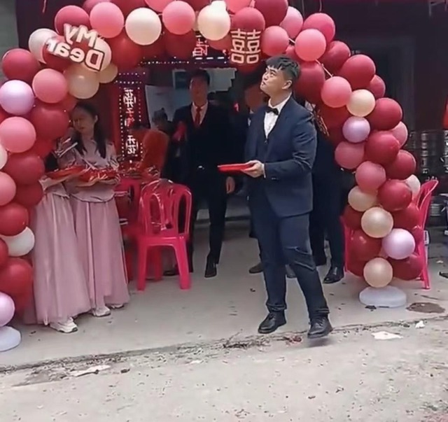 Đám cưới 300 mâm ở quê không ai đến: Khi tiền bạc không thể mua được tình làng nghĩa xóm - Ảnh 1. Đám cưới 300 mâm ở quê không ai đến: Khi tiền bạc không thể mua được tình làng nghĩa xóm - Ảnh 1.