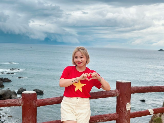 Diện đồ đời thường siêu đẹp như MC Hoàng Linh - Ảnh 4. Diện đồ đời thường siêu đẹp như MC Hoàng Linh - Ảnh 4.