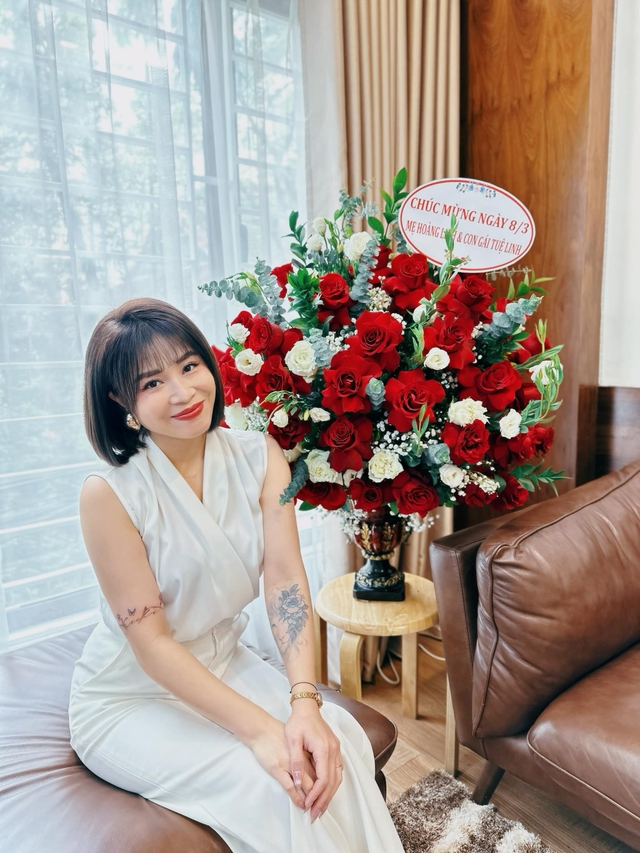 Diện đồ đời thường siêu đẹp như MC Hoàng Linh - Ảnh 8. Diện đồ đời thường siêu đẹp như MC Hoàng Linh - Ảnh 8.