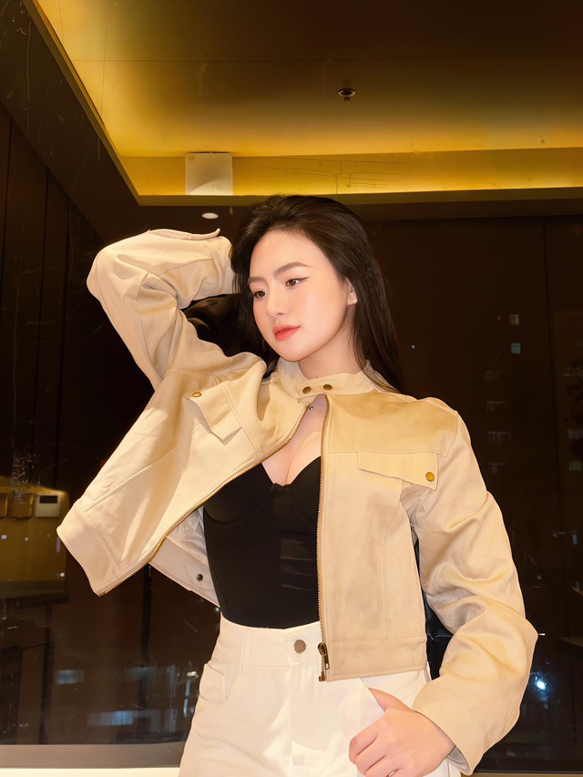 Tiết lộ điều ít biết về nữ ca sĩ hát 'Mời trầu' trong lễ nạp tài của Hoa hậu Đỗ Thị Hà và chồng doanh nhân - Ảnh 4. Tiết lộ điều ít biết về nữ ca sĩ hát 'Mời trầu' trong lễ nạp tài của Hoa hậu Đỗ Thị Hà và chồng doanh nhân - Ảnh 4.