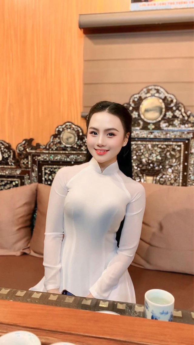 Tiết lộ điều ít biết về nữ ca sĩ hát 'Mời trầu' trong lễ nạp tài của Hoa hậu Đỗ Thị Hà và chồng doanh nhân - Ảnh 5. Tiết lộ điều ít biết về nữ ca sĩ hát 'Mời trầu' trong lễ nạp tài của Hoa hậu Đỗ Thị Hà và chồng doanh nhân - Ảnh 5.
