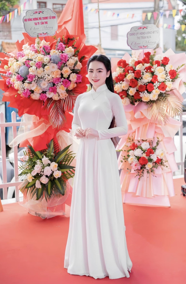 Tiết lộ điều ít biết về nữ ca sĩ hát 'Mời trầu' trong lễ nạp tài của Hoa hậu Đỗ Thị Hà và chồng doanh nhân - Ảnh 7. Tiết lộ điều ít biết về nữ ca sĩ hát 'Mời trầu' trong lễ nạp tài của Hoa hậu Đỗ Thị Hà và chồng doanh nhân - Ảnh 7.