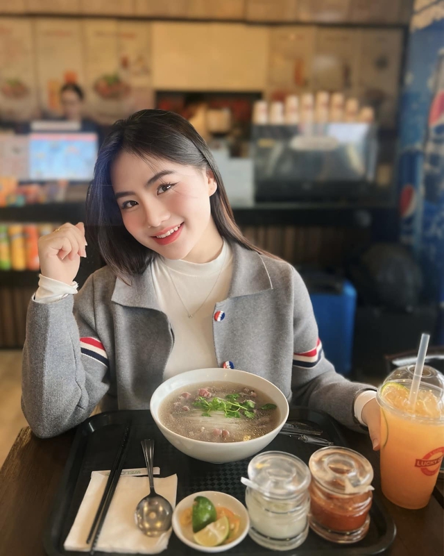 Tiết lộ điều ít biết về nữ ca sĩ hát 'Mời trầu' trong lễ nạp tài của Hoa hậu Đỗ Thị Hà và chồng doanh nhân - Ảnh 8. Tiết lộ điều ít biết về nữ ca sĩ hát 'Mời trầu' trong lễ nạp tài của Hoa hậu Đỗ Thị Hà và chồng doanh nhân - Ảnh 8.