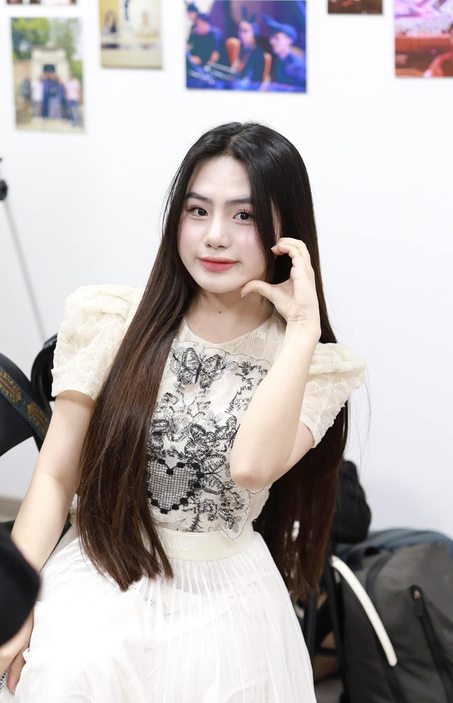 Tiết lộ điều ít biết về nữ ca sĩ hát 'Mời trầu' trong lễ nạp tài của Hoa hậu Đỗ Thị Hà và chồng doanh nhân - Ảnh 9. Tiết lộ điều ít biết về nữ ca sĩ hát 'Mời trầu' trong lễ nạp tài của Hoa hậu Đỗ Thị Hà và chồng doanh nhân - Ảnh 9.