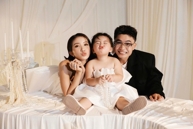 Song sinh thế hệ GenZ: "Đôi bạn thân" Lê Thị Khánh Huyền - bé Sam - Ảnh 6. Song sinh thế hệ GenZ: "Đôi bạn thân" Lê Thị Khánh Huyền - bé Sam - Ảnh 6.