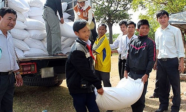 Hà Nội hỗ trợ gạo cho học sinh nội trú 15 kg / tháng trong năm học 2024 - 2026 - Ảnh 1.