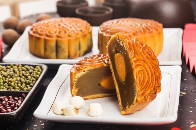 Bánh trung thu ít ngọt có tốt hơn? Mẹo ăn bánh để vừa 'thẩm' được vị ngon vừa an toàn cho sức khỏe - Ảnh 3.