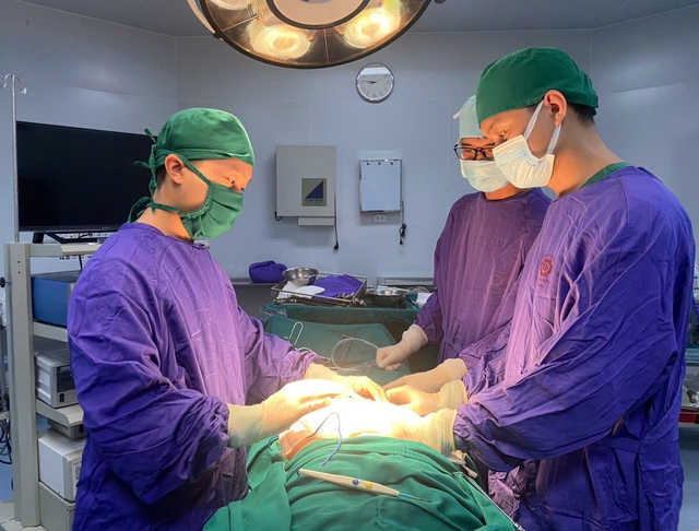 Người đàn ông suýt chết vì thoát vị bẹn, thừa nhận một sai lầm nhiều người Việt mắc phải - Ảnh 1. Người đàn ông suýt chết vì thoát vị bẹn, thừa nhận một sai lầm nhiều người Việt mắc phải - Ảnh 1.