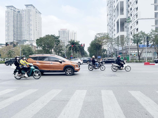 Thời tiết Hà Nội hôm nay: Nhiệt độ Thủ đô hạ thấp nhất bao nhiêu khi không khí lạnh liên tiếp tràn về? - Ảnh 2. Thời tiết Hà Nội hôm nay: Nhiệt độ Thủ đô hạ thấp nhất bao nhiêu khi không khí lạnh liên tiếp tràn về? - Ảnh 2.