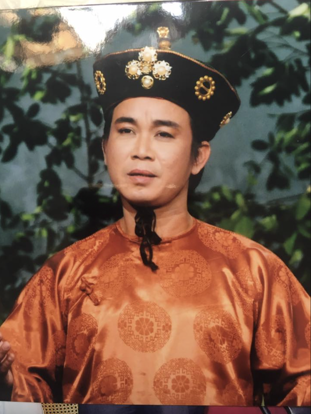NSƯT Minh Hoàng qua đời đột ngột ở tuổi 54 , Trịnh Kim Chi và Thọai Mỹ xót xa - Ảnh 4. NSƯT Minh Hoàng qua đời đột ngột ở tuổi 54 , Trịnh Kim Chi và Thọai Mỹ xót xa - Ảnh 4.